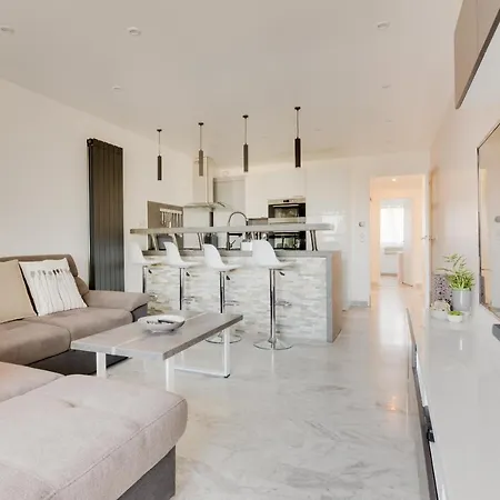 Appartement Charmant 3 Pieces Proche Du Centre D'antibes *